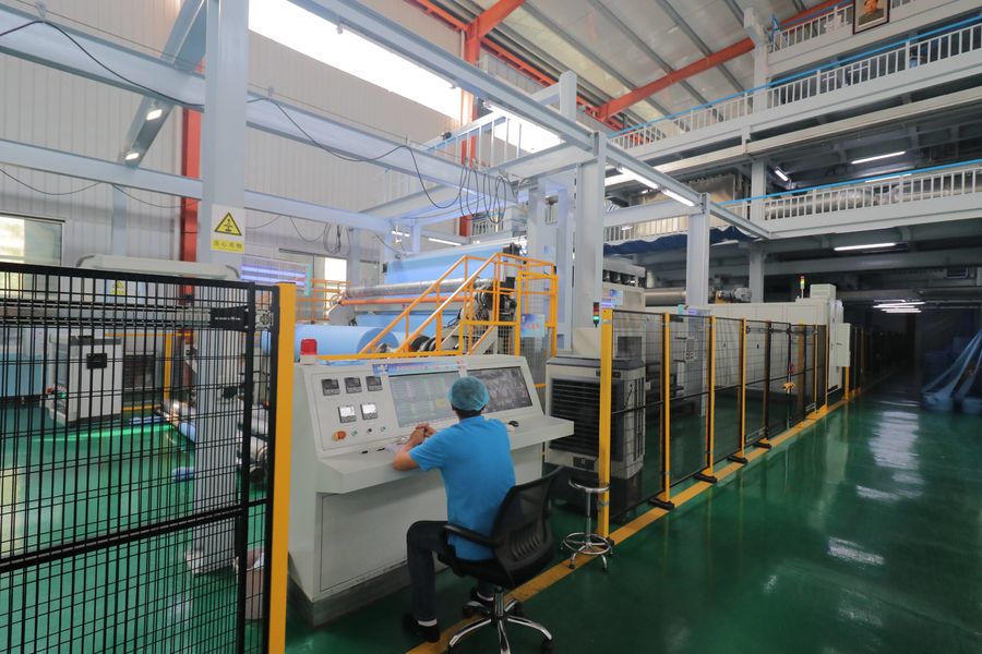 Xinyang Yihe Non-Woven Co., Ltd. ligne de production du fabricant